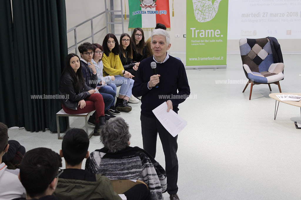 Lamezia, Massimo Bray incontra gli studenti all'Einaudi: "Dovete essere affamati, pieni di curiosità"
