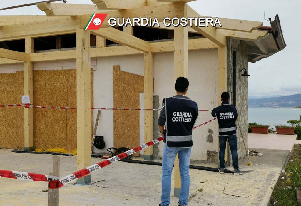 Lavori senza autorizzazioni in area sottoposta a vincolo per erosione costiera a Briatico, sequestrata