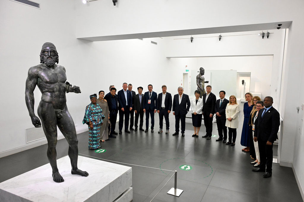 bronzi-g7_6de74.jpg