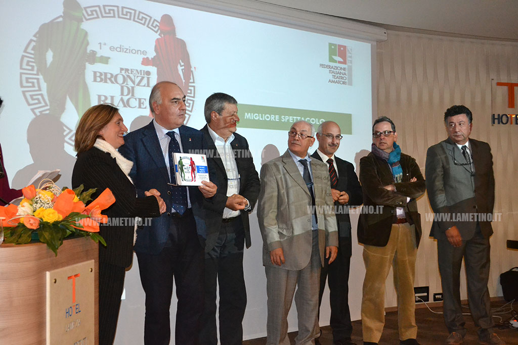 Lamezia: premio Bronzi di Riace 2015, tre riconoscimenti a Vacantusi e compagnia Vercillo