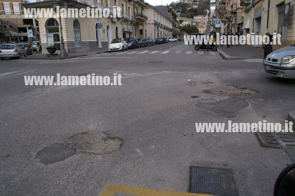 Lamezia: Dopo maltempo, diverse le buche sul manto stradale
