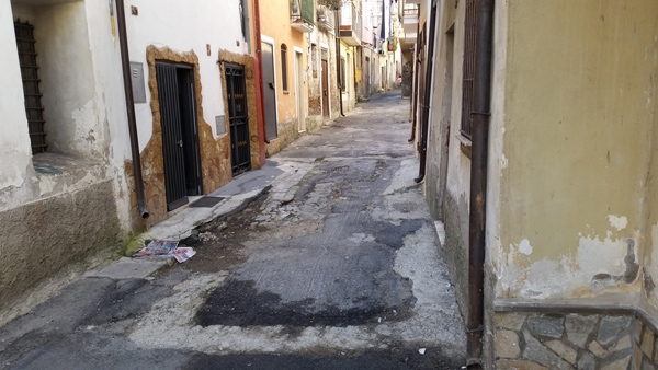 buche-centro-storico-lamezia-agosto-2014.jpg