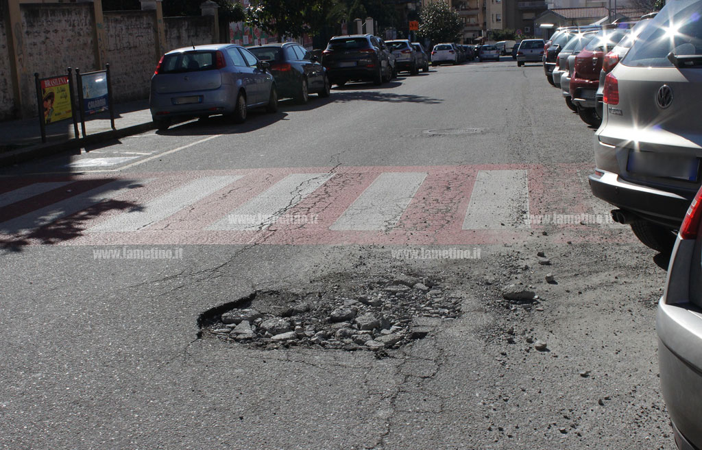 Lamezia, allarme buche: Spinelli (FI) presenta esposto in Procura