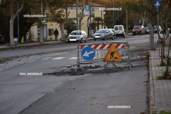 buche-via-perugini-ospedale-2.jpg