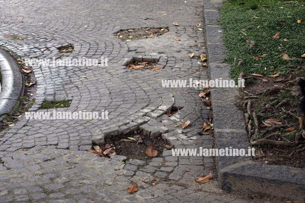 buche-villa-comunale-corso-numistrano