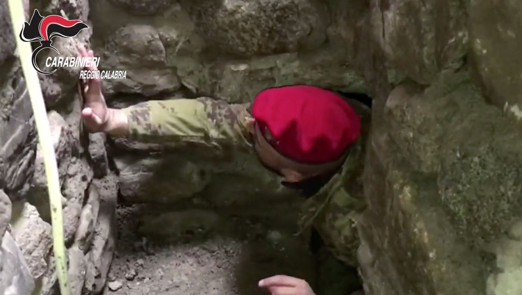'Ndrangheta, carabinieri scoprono tre bunker nel reggino: un vero e proprio labirinto sotterraneo - VIDEO