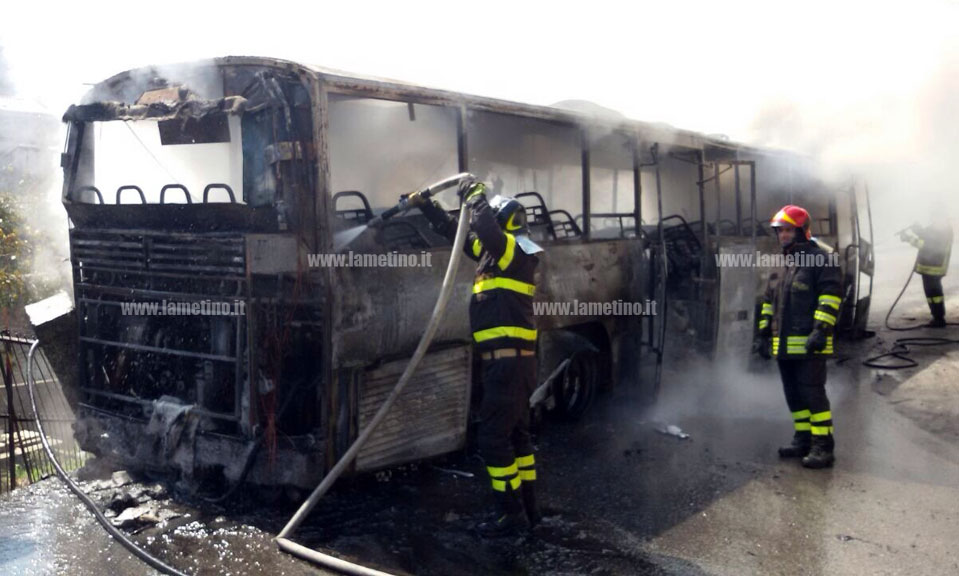 bus-federico-incendiato-1.jpg