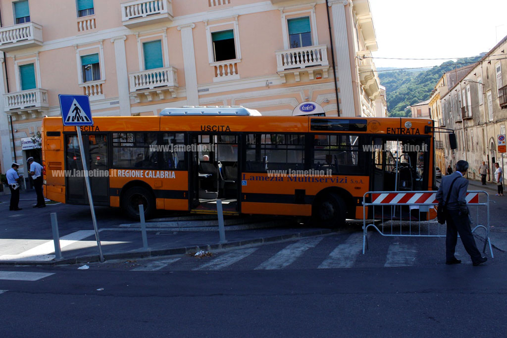 bus-impazzito-piazza-mazzini.jpg