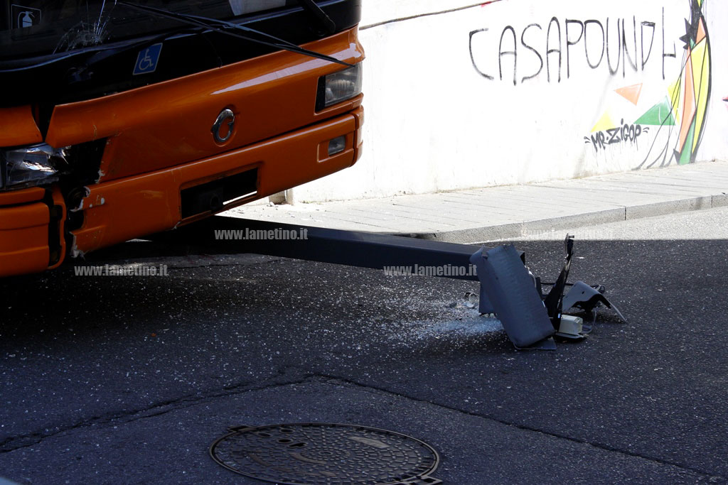 bus-impazzito-piazza-mazzini1.jpg