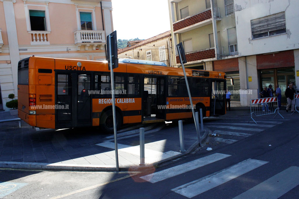 bus-impazzito-piazza-mazzini4.jpg
