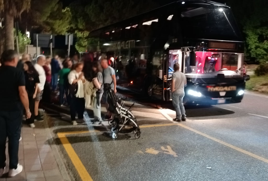 bus8_be4cf.jpg