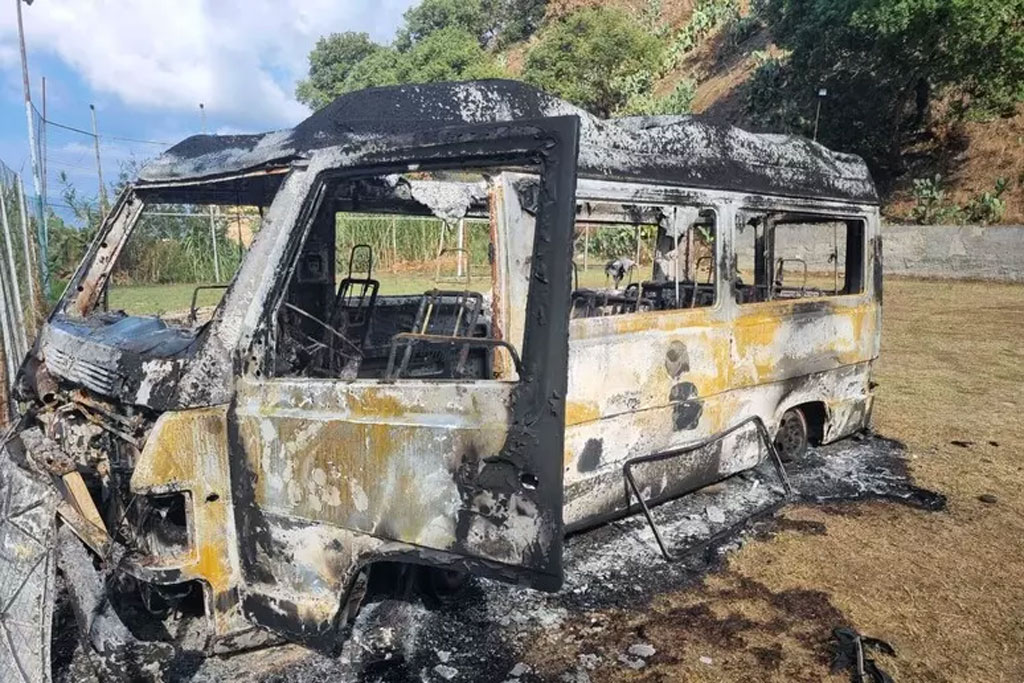 Incendiato in provincia di Reggio pulmino associazione '"Borgo Croce" 