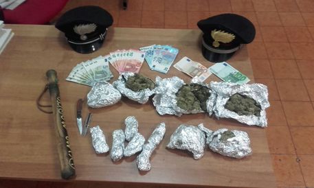 Avevano quasi mezzo chilo marijuana, 3 giovani ai domiciliari a Catanzaro