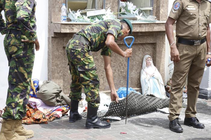 Bombe contro chiese e hotel in Sri Lanka, oltre 150 morti