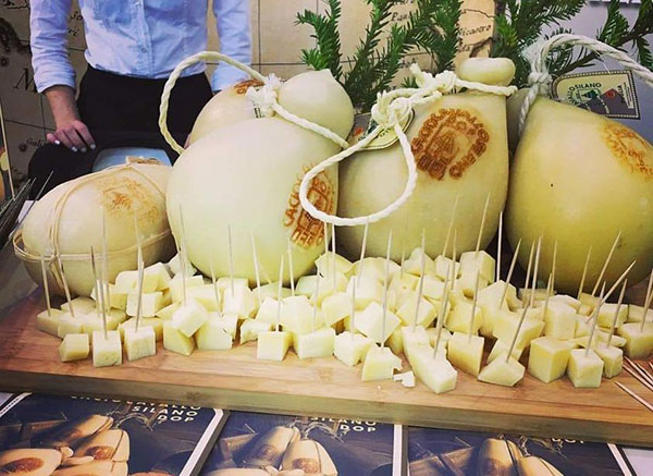 caciocavallo-silano-2_de3ac_2d6dc.jpg