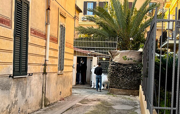 Trovato cadavere di un 39enne morto da una settimana a Reggio Calabria, indagano Carabinieri 