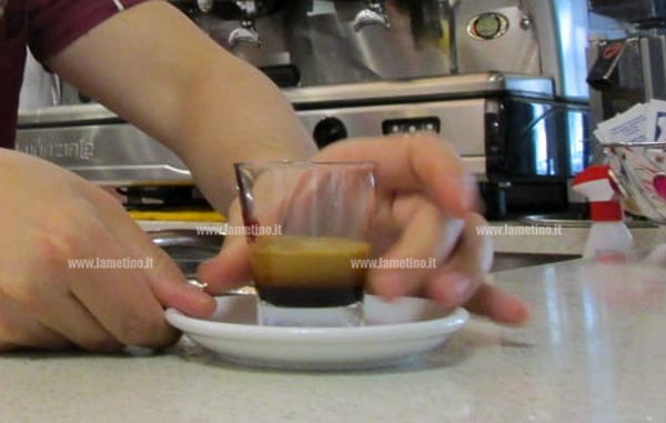 Covid, Calabria verso la normalità: tornano caffè al banco e ristoranti al chiuso 