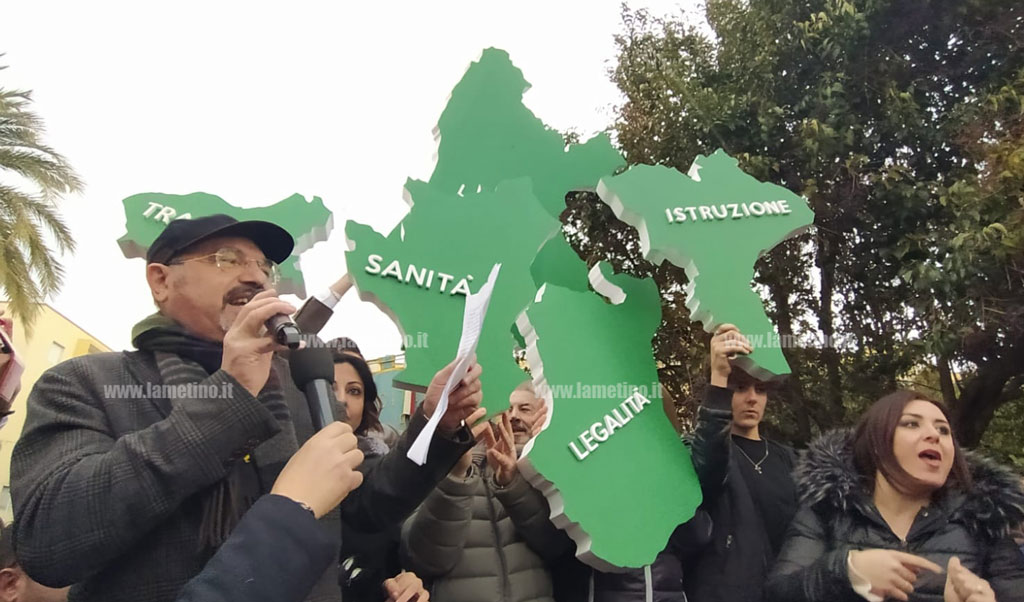 Gratteri ringrazia la piazza, il messaggio del magistrato: "Senza di voi potrei fare poco"