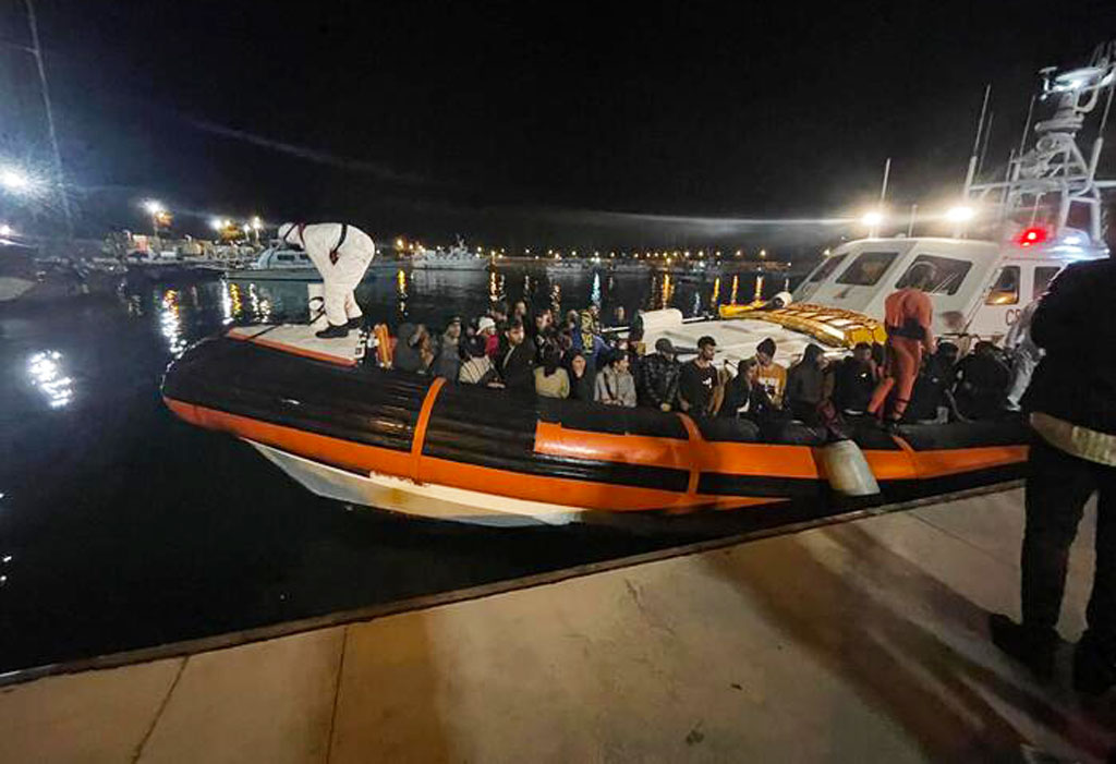 Due nuovi sbarchi in Calabria: 86 migranti arrivati a Roccella Ionica, 50 a Crotone