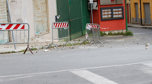 Lamezia, crollo di cornicioni in via Dei Mille 
