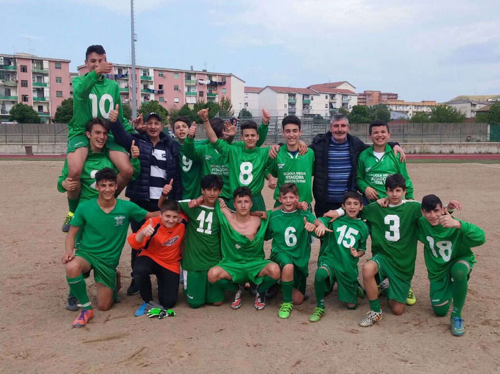 Lamezia, squadra dell'istituto “Perri-Pitagora" trionfa ai Campionati studenteschi 2016