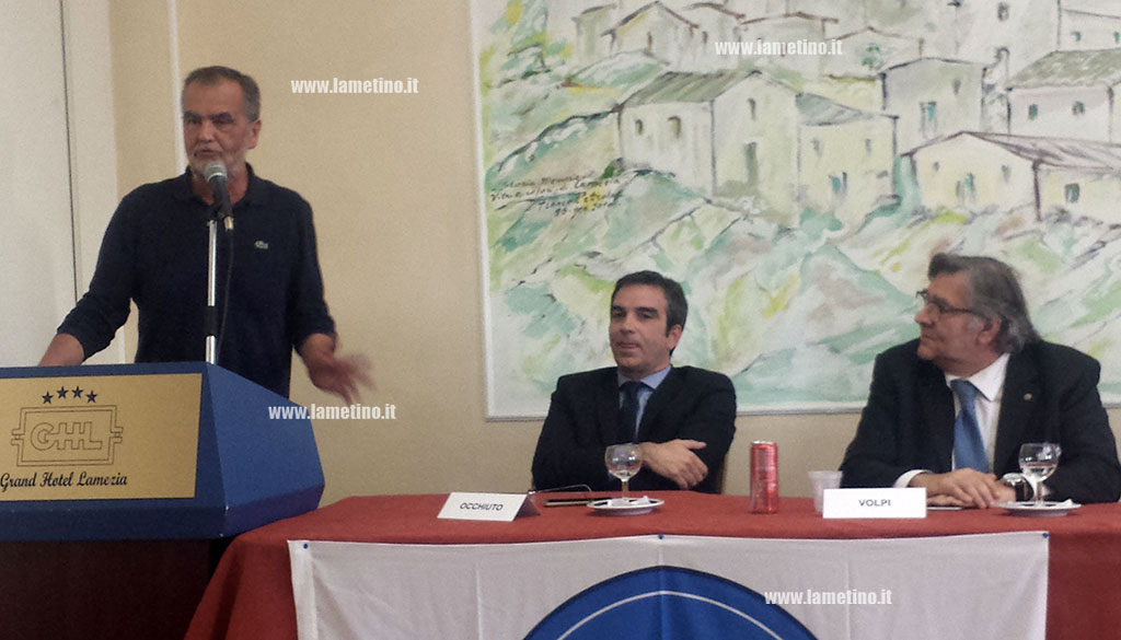 Lamezia, Calderoli per il NO al referendum: "Democrazia a rischio"