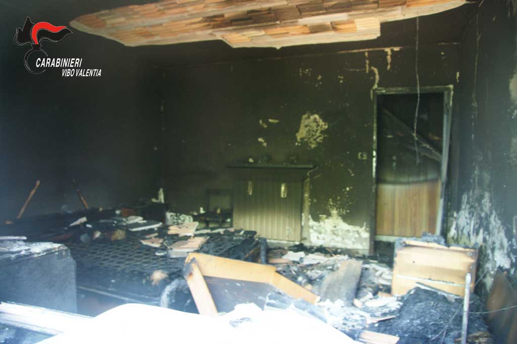 camera-incendiata-omicidio-bulgaro-2013.jpg