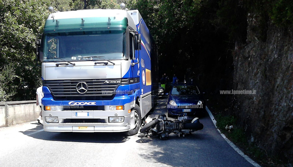 Lamezia: incidente tra moto e camion, ferito centauro