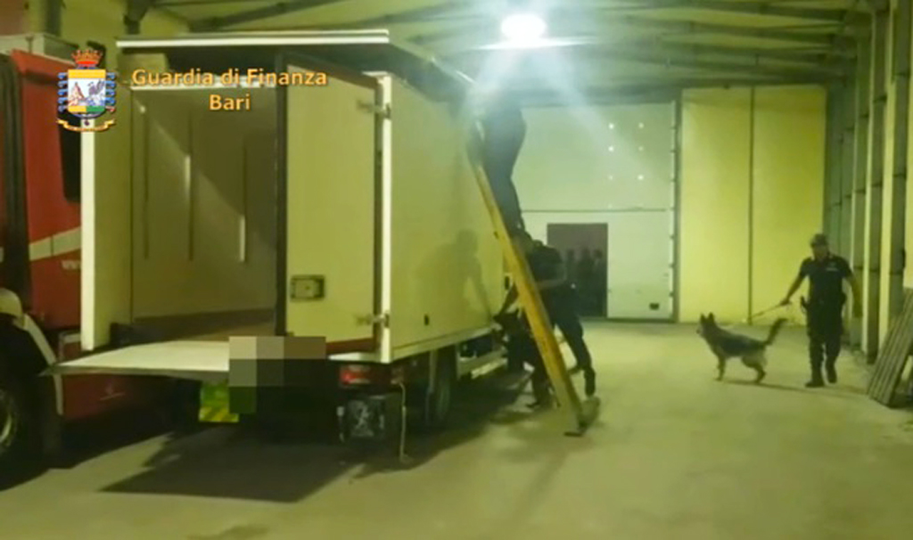 Camion carico di droga partito dalla Calabria e diretto ad Andria, arrestato 35enne