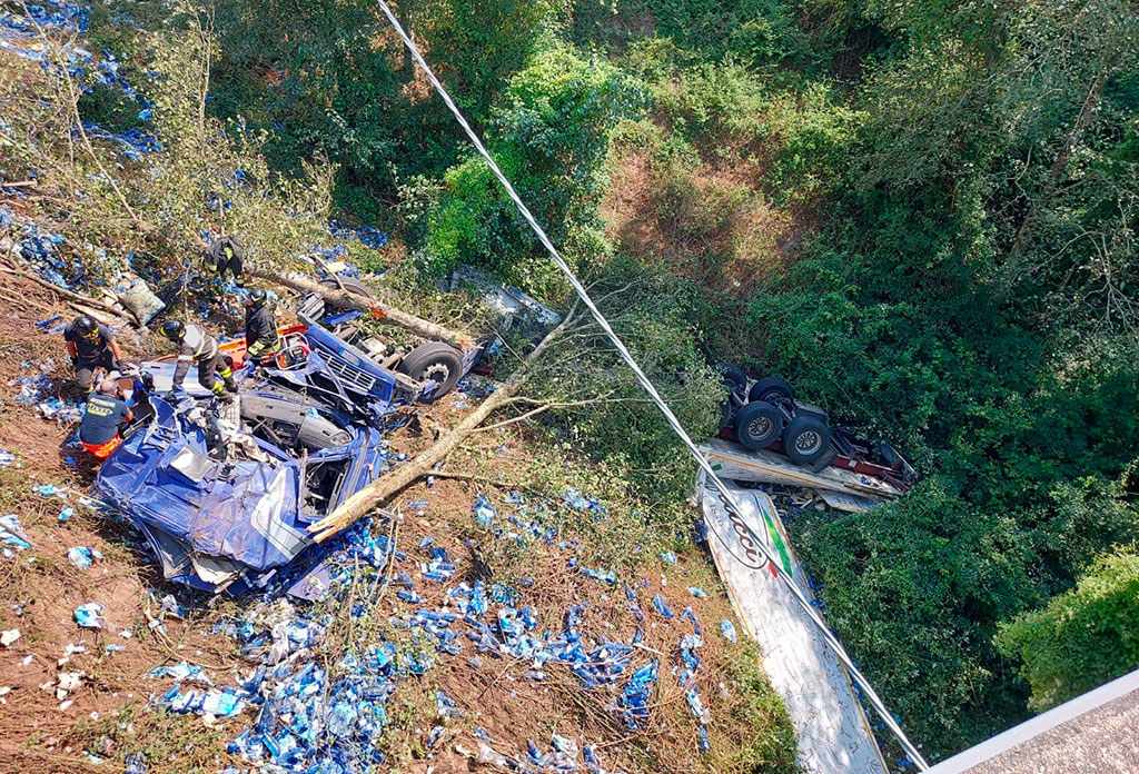 Camion precipita in una scarpata nel reggino, deceduto il conducente