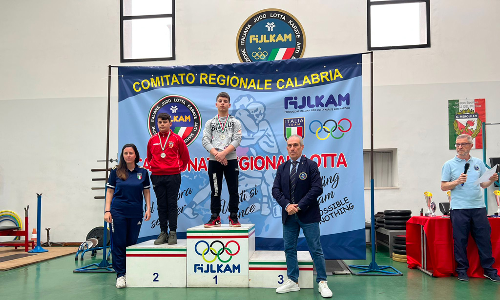 Fight Club Lamezia, Rizzo Giosuè campione regionale di lotta olimpica stile libero a Reggio Calabria