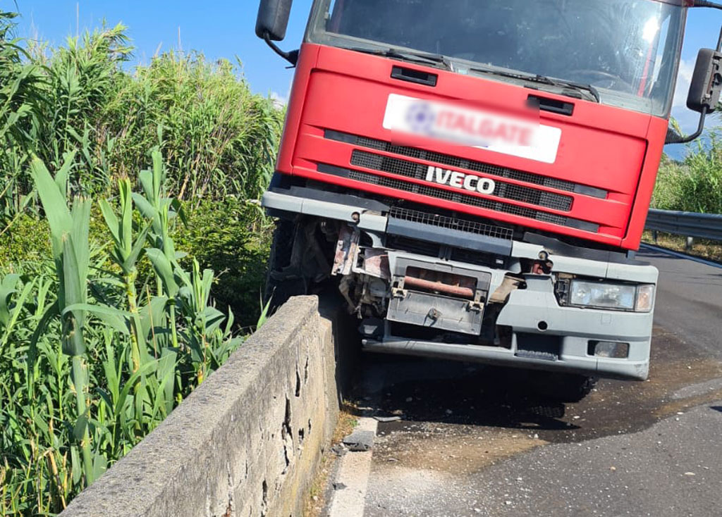 camionbdc08cdc_4f3b8.jpg