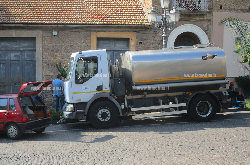 camioncino-acqua_8d53e.jpg