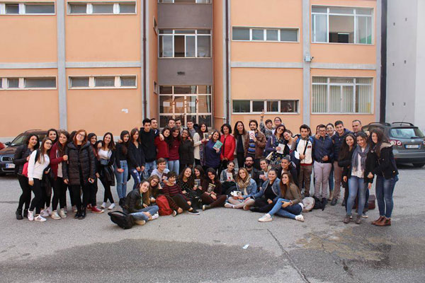 Lamezia: "Libriamoci e Manifestiamoci" agli istituti Manzoni-Augruso e Campanella