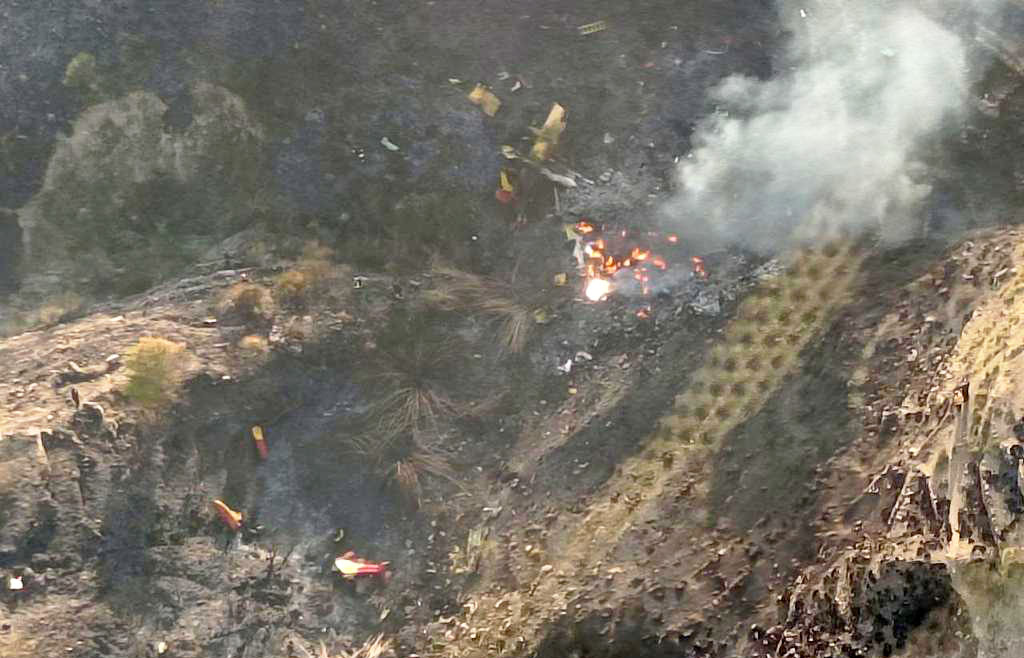 canadair-etna-20220c176afe8_f8405.jpg