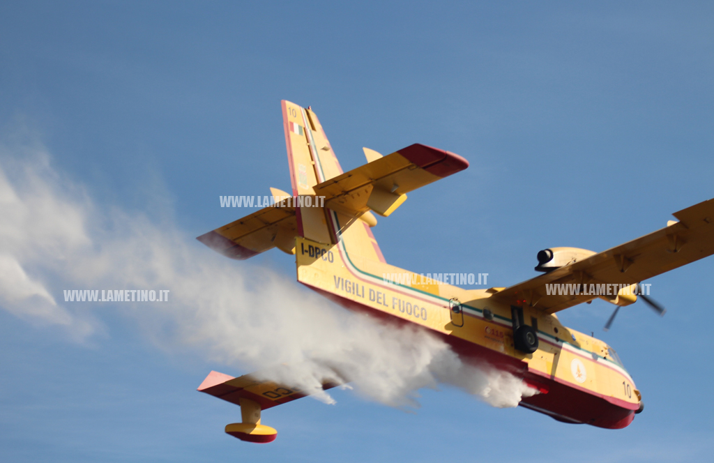 canadair1_b9c1b_12c45.jpg
