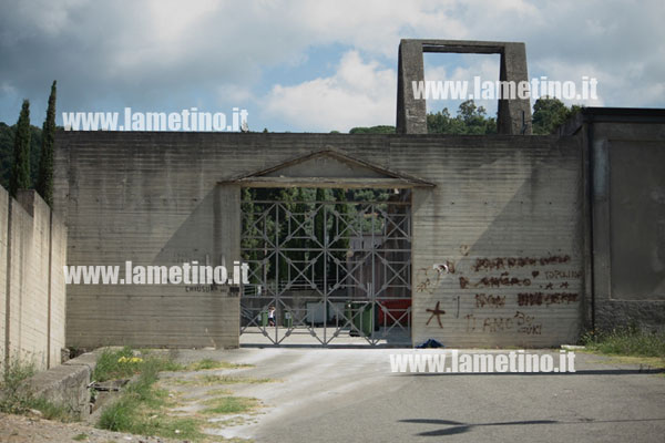 Lamezia: Uomo trovato impiccato davanti cancello cimitero