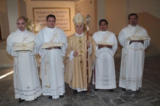 cantafora_con_i_nuovi_presbiteri