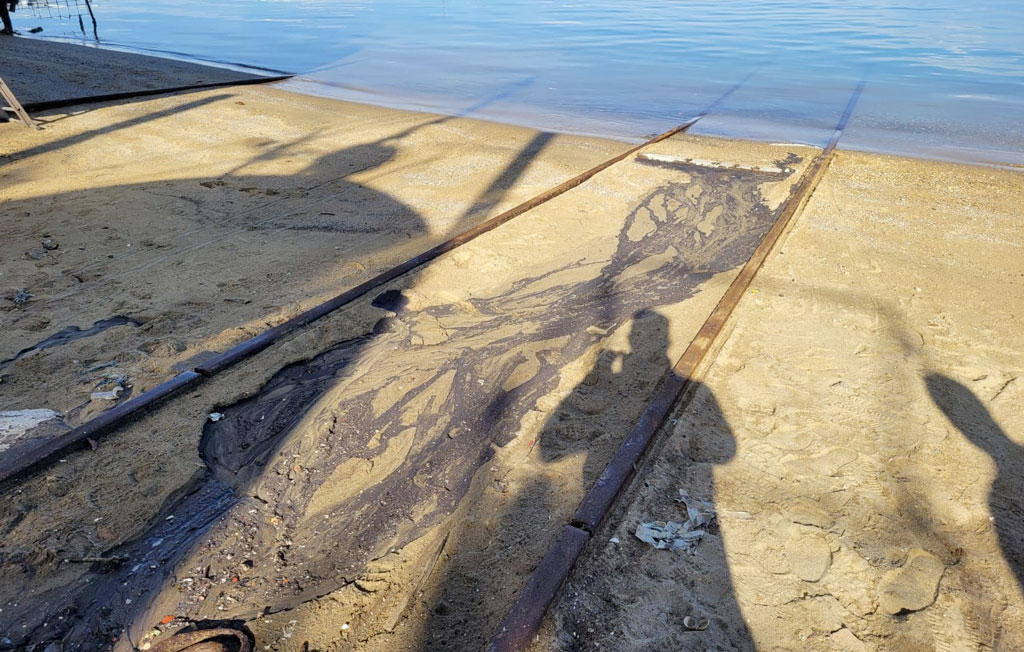 Sostanze inquinanti sversate in acque portuali, sequestrato cantiere navale a Vibo