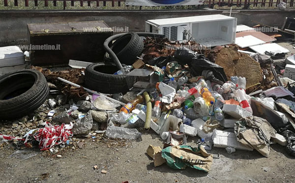 Lamezia: smaltimento di rifiuti abbandonati per strada dai cittadini, il Comune dovrà spendere oltre 58mila euro
