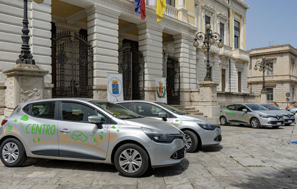 Vaccini, consegnate 8 auto car sharing a Asp Reggio per dosi a domicilio