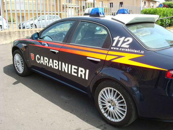 Bruciata porta di casa a Sindaco Albidona