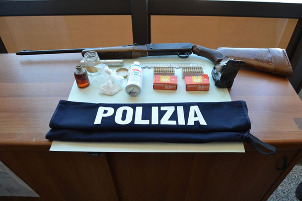 Aveva una carabina e cocaina, arrestato nel vibonese