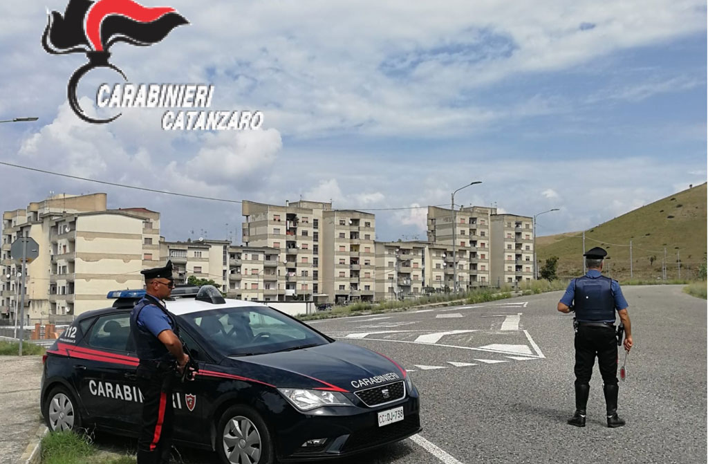 Finge di comprare le sigarette per evadere dai domiciliari a Catanzaro, arrestato