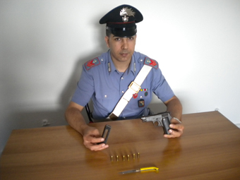 Lamezia, arrestato dai Carabinieri un pensionato trovato in possesso di pistola clandestina