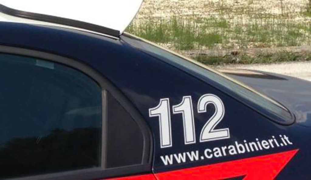 Assenteismo, erano al bar o in strada in orario lavoro: 4 indagati nel reggino