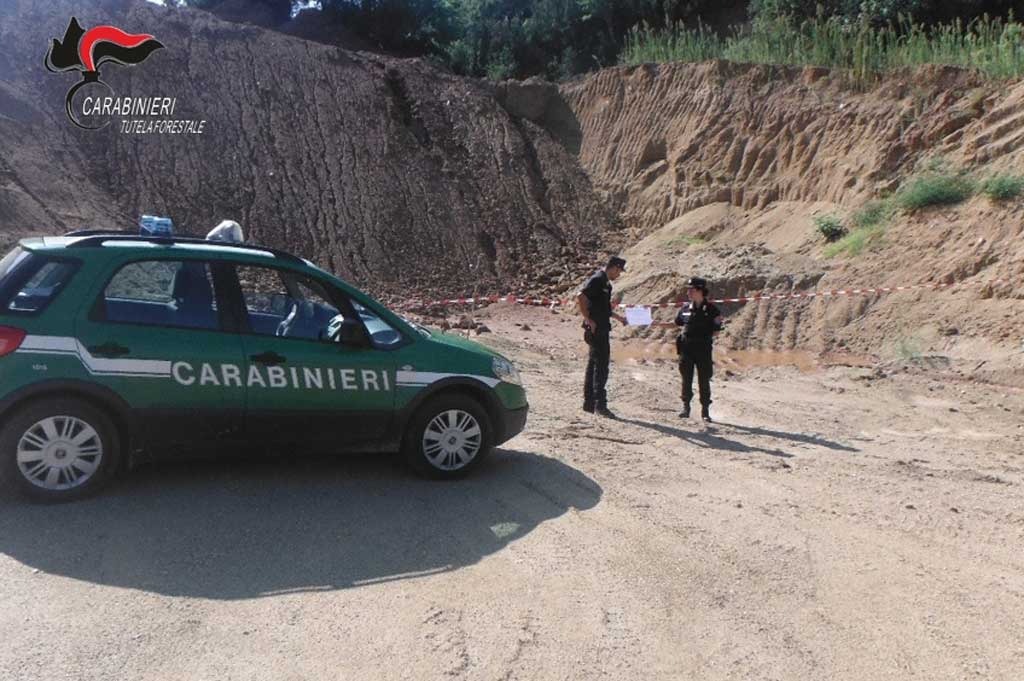 Sequestrata cava abusiva a Feroleto Antico: denunce