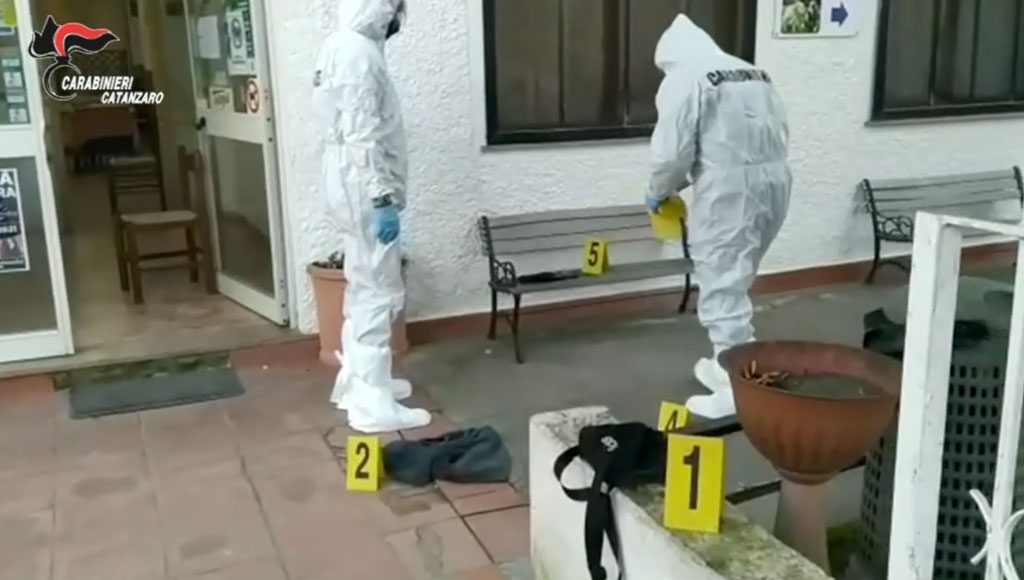Tenta furto in un ristorante a Conflenti, 36enne sorpreso e ferito con una pistola - VIDEO