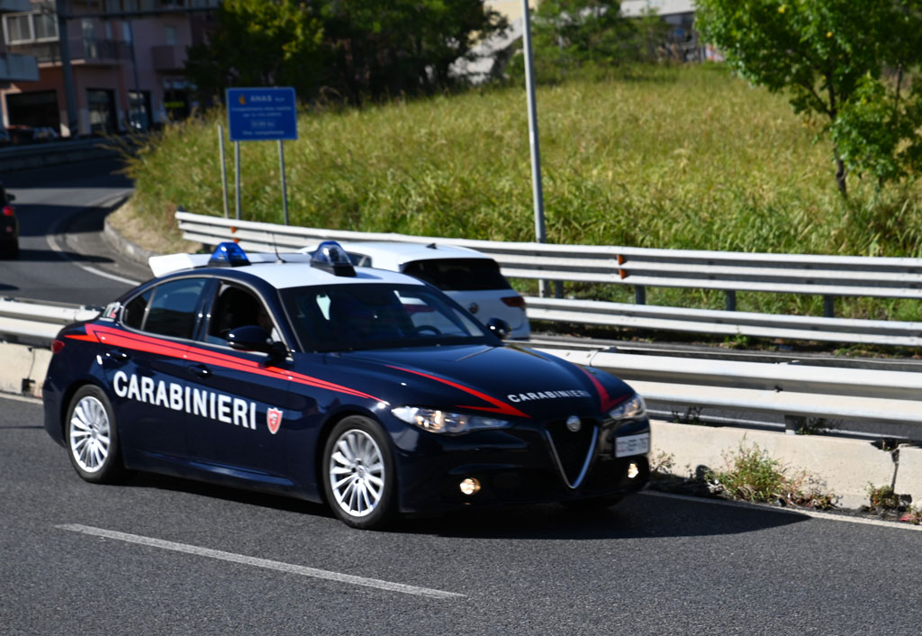 Al bar e a fare la spesa nonostante i domiciliari: 65enne arrestato a Borgia per evasione