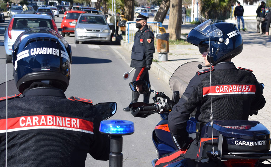 Controlli antidroga a Soverato: 2 arresti per spaccio e sequestrato oltre un chilo di cocaina